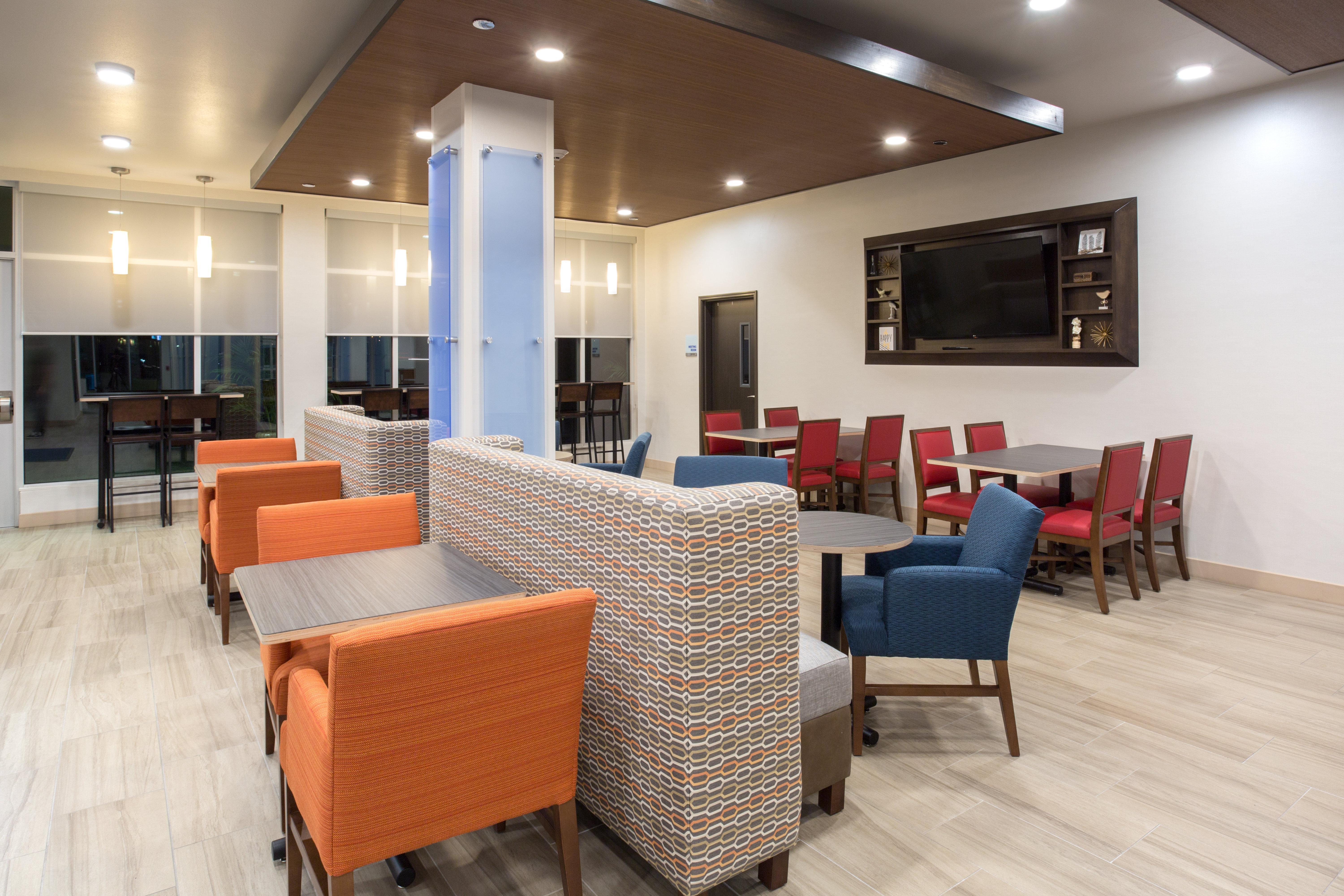 Holiday Inn Express & Suites Lincoln I - 80 By Ihg Zewnętrze zdjęcie